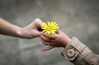 مهربانی باعث جذب انرژی مثبت و حال خوب میشود.